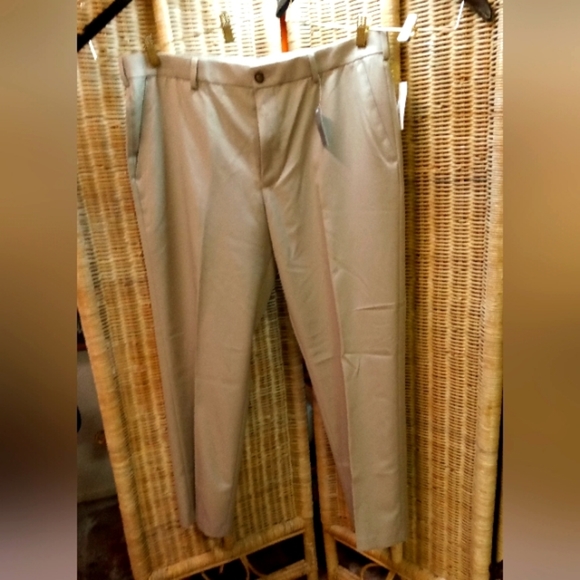 VanHeusen Slacks Pants Beige Khaki Straight Fit, Flat Front Size 38/30 - Picture 3 of 8
